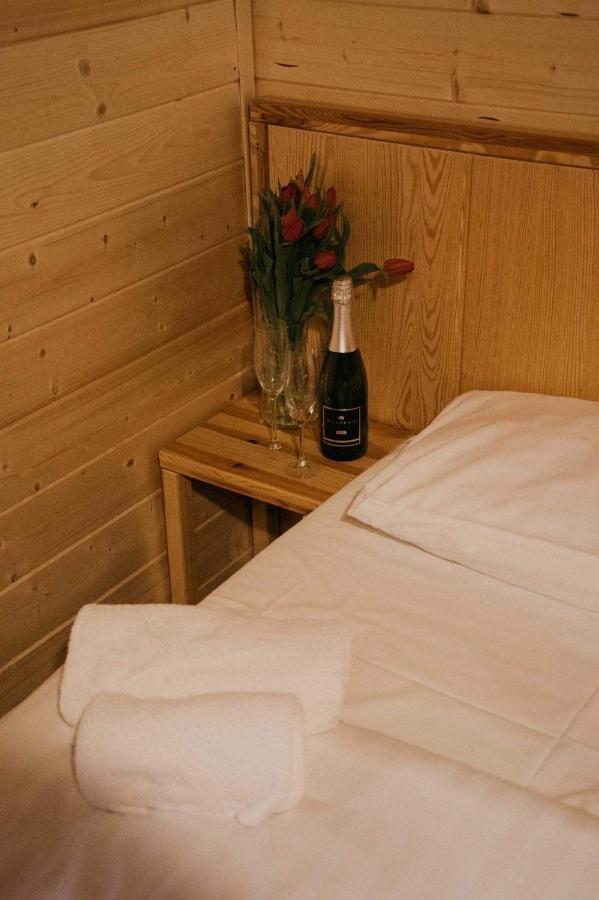 Daglezjowy Dwor Hotel Осек Екстериор снимка