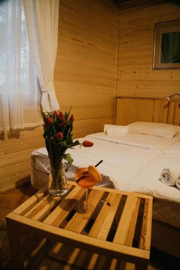 Daglezjowy Dwor Hotel Осек Екстериор снимка