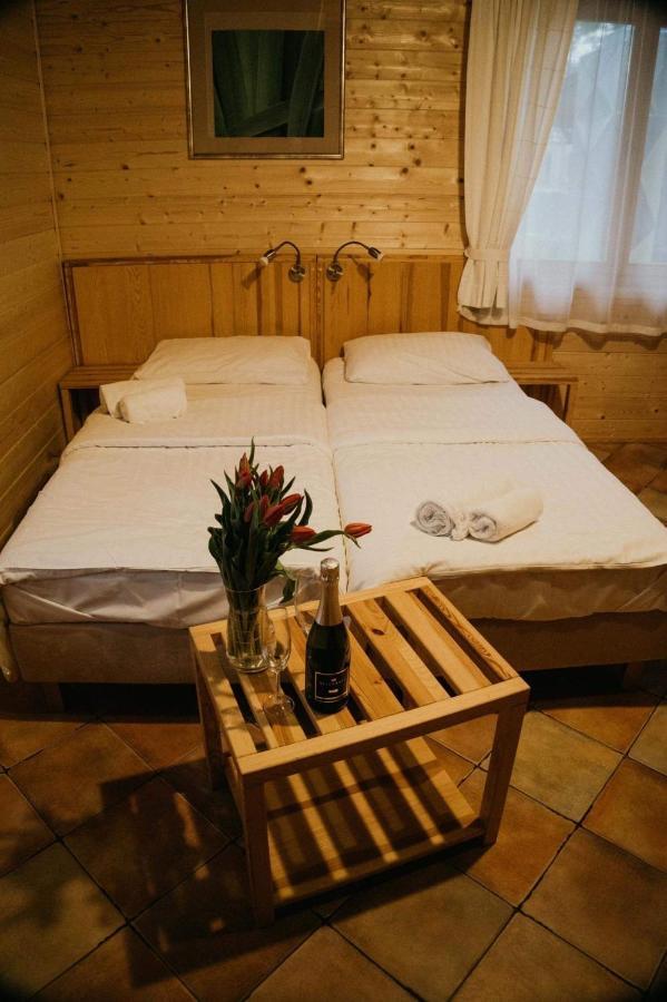 Daglezjowy Dwor Hotel Осек Екстериор снимка