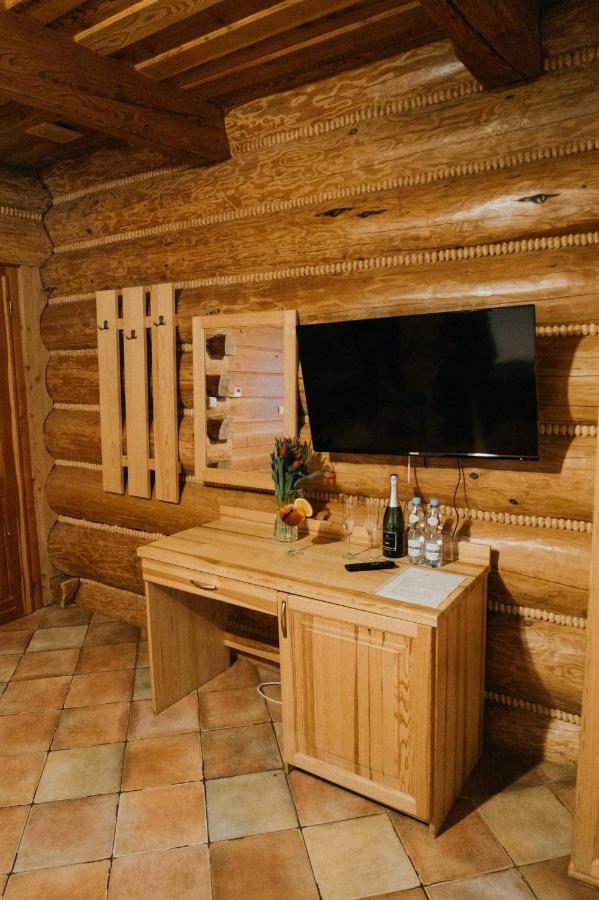 Daglezjowy Dwor Hotel Осек Екстериор снимка